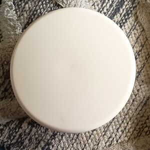 Halston Perfumed Bath Powder New Without Tags 5 Oz